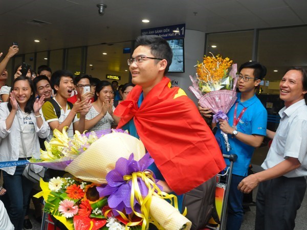 The Vietnamese team comes back from International Math Olympiad (Source: VNA)