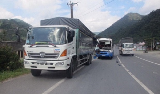 The truck driven by Phan Van Bac and the bus suffering brake problems are seen after the incident on August 6, 2016. Tuoi Tre