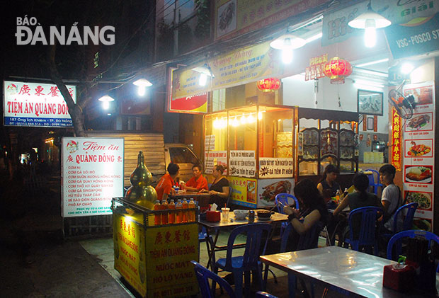 Quán Quảng Đông ở 187 Ông Ích Khiêm là một trong những quán mở cửa đến 2-3 giờ sáng tại Đà Nẵng.Ảnh: KHẢ TRÍ
