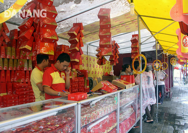 Việc kiểm tra vệ sinh an toàn thực phẩm đối với bánh Trung thu cần được tiến hành chặt chẽ hơn, bảo đảm thương hiệu cho doanh nghiệp và sức khỏe người tiêu dùng.