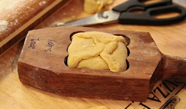 Shaping a mooncake with a traditional wooden mold Vietnam National Administration of Tourism