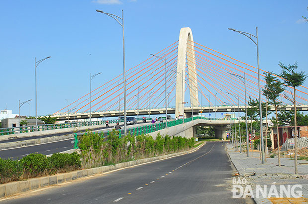 Cầu vượt nút giao thông khác mức ngã ba Huế là một trong những công trình mang lại hiệu quả cao.