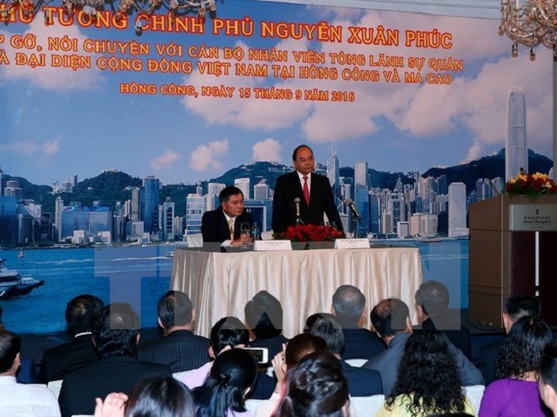 Prime Minister Nguyen Xuan Phuc speaks at the meeting with OVs in Hong Kong and Macau (Source: VNA)