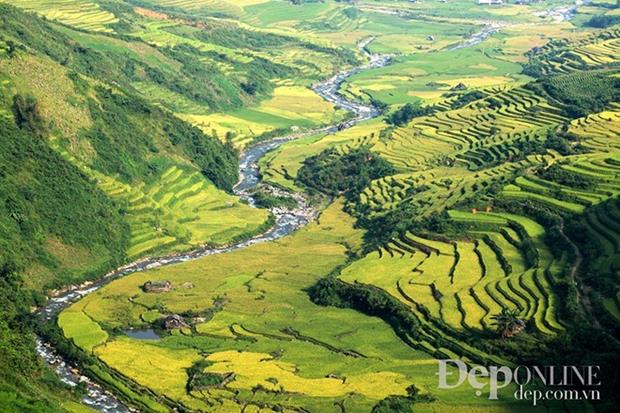 Terraced rice fields span from mountain peaks to springs (Source: VNA)