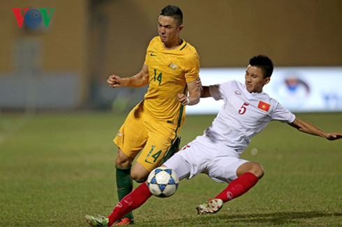 U19 Việt Nam liên tục để U19 Australia khắc phục vào điểm yếu 