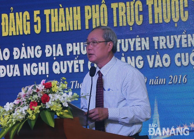 Phó Tổng Biên tập phụ trách Báo Đà Nẵng Trương Công Định phát biểu tại hội nghị.