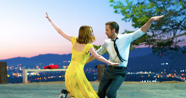 Diễn viên Emma Stone và Ryan Gosling cùng nhau nhảy múa đầy ngẫu hứng trong phim “La La Land”.