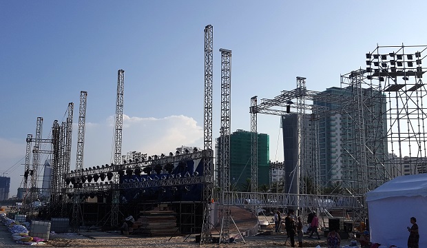  The main stage at the East Sea Park