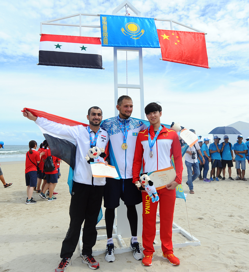 The top 3 finishers in the men’s 10km event 