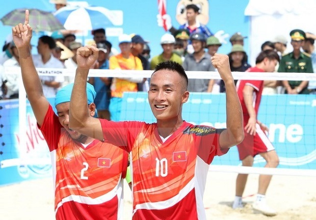 Vietnamese players celebrate scoring at a Sepak Takraw match at the fifth Asian Beach Games. (Source: VNA)