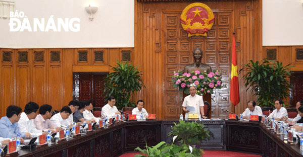 Thủ tướng Chính phủ Nguyễn Xuân Phúc phát biểu chỉ đạo tại buổi làm việc. Ảnh: SƠN TRUNG