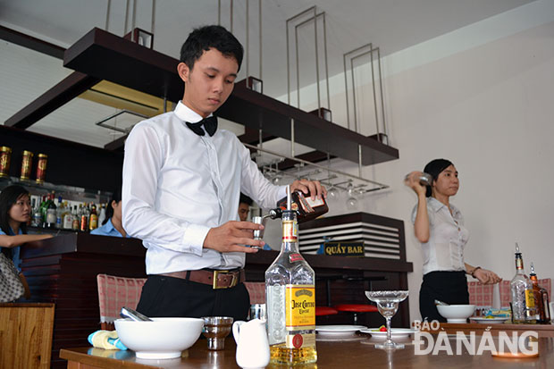 Nghề du lịch đang được nhiều bạn trẻ chọn học tại Đà Nẵng.