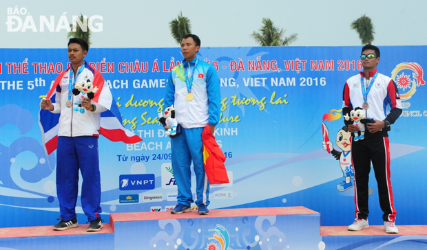  VĐV Nguyễn Văn Hùng giành HCV nội dung nhảy 3 bước nam trong ngày thi đấu sáng 29-9.