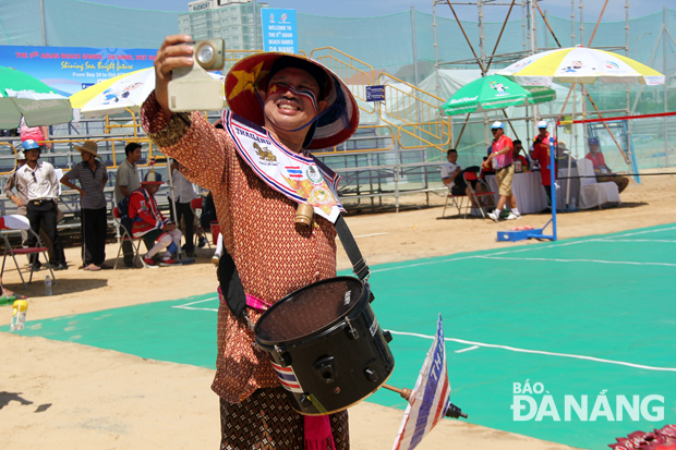 A Thai supporter taking a selfie