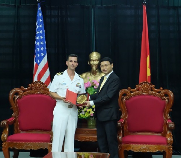 Vice Chairman Minh and one of the US guests (Photo: danang.gov.vn)