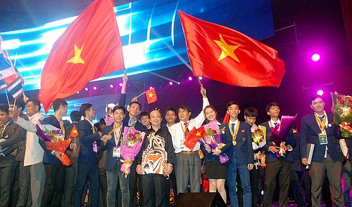 The Vietnamese delegation at the closing ceremony to the 11th ASEAN Skills Competition in Kuala Lumpur, Malaysia, September 28, 2016