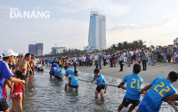 An underwater tug of war competition