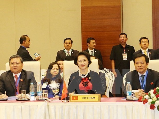 National Assembly Chairwoman Nguyen Thi Kim Ngan (front, centre) leads the Vietnamese delegation at the executive committee meeting of AIPA 37 (Photo: VNA)