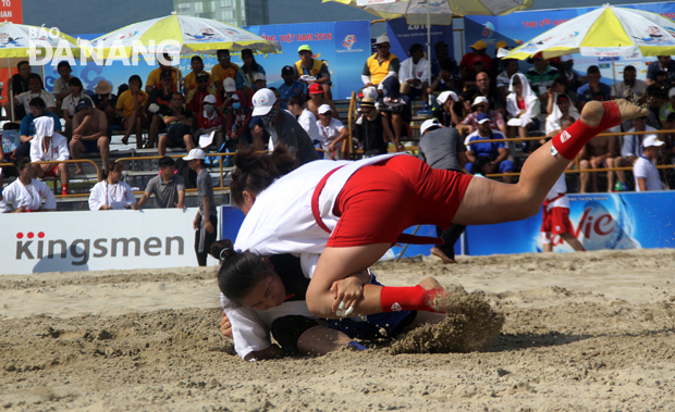 Female sambo fighters