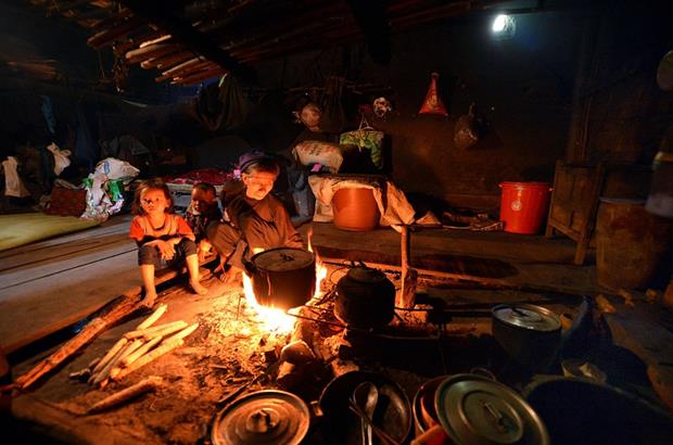 Ha Nhi people place the cooking fire right in the bedroom area (Photo: VNA)