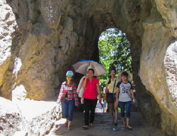 Visitors at the Marble Mountains Tourist Area