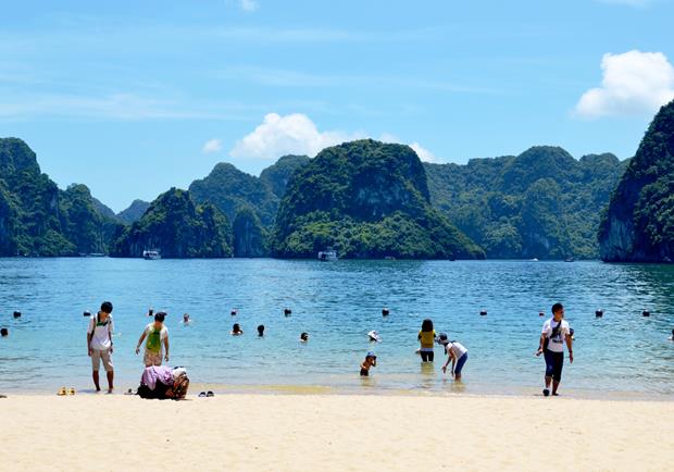    Visitors at the beautiful beach