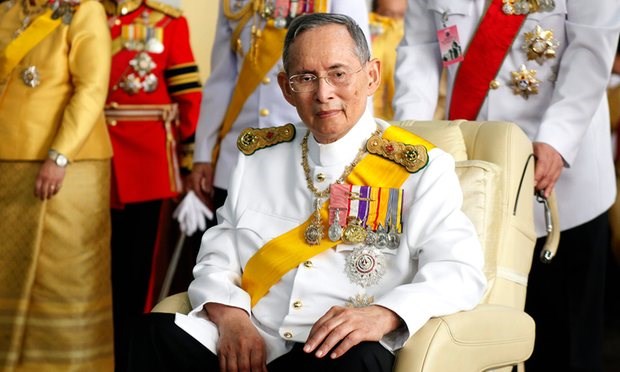 Thai king Bhumibol Adulyadej photographed on his 85th birthday in Bangkok (Source: EPA)