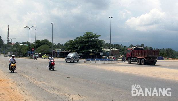 “Điểm đen” nút giao thông bùng binh tuyến đường tránh Nam Hải Vân - Trường Sơn sẽ là một trong những điểm được lắp camera an ninh đầu tiên ở xã Hòa Nhơn.