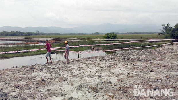 Khai thác vượt độ sâu cho phép, nhưng đến ngày 6-10, đơn vị thi công mới cho giăng dây cảnh giới một cách sơ sài.