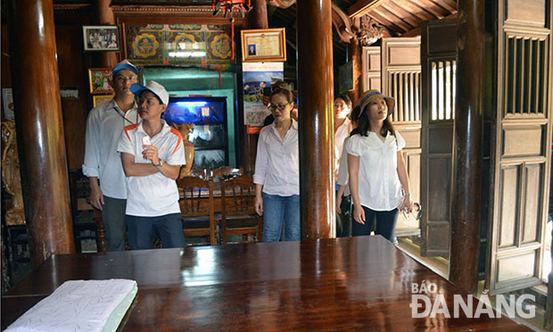 Visitors at the 200-year-old Tich Thien Duong ancient house