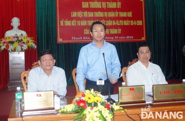 Bí thư Thành ủy, Chủ tịch HĐND thành phố Nguyễn Xuân Anh phát biểu kết luận tại buổi làm việc.