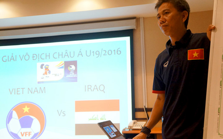 U19 Việt Nam đã chuẩn bị rất chu đáo cho trận đấu với U19 Iraq. Trong buổi họp chiến thuật trước trận đấu, HLV Hoàng Anh Tuấn đã phân tích điểm mạnh, điểm yếu của đối phương. Ông cũng yêu cầu các cầu thủ phải chiến đấu hết mình để giành kết quả tốt nhất.