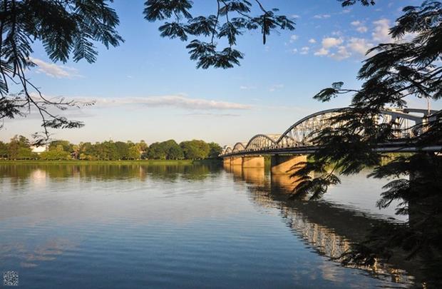 The Trang Tien Bridge across the Perfume River. Photo by VnExpress/Thien Dinh Phan