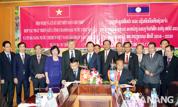 The signing ceremony between Da Nang and Champasak Province