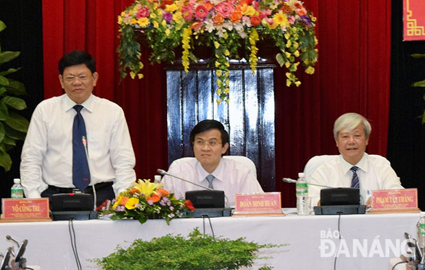 Deputy Secretary Tri (1st left) at the seminar