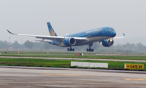 An Airbus A350 during landing at Noi Bai International Airport. Photo by Vietnam Airlines.