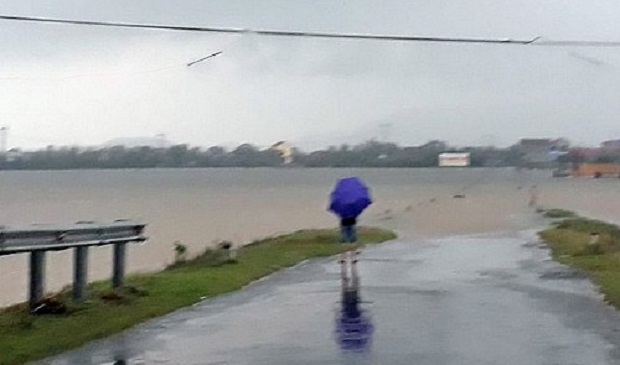 A road in Quang Binh Province completely submerged by floodwater on November 1, 2016 Tuoi Tre