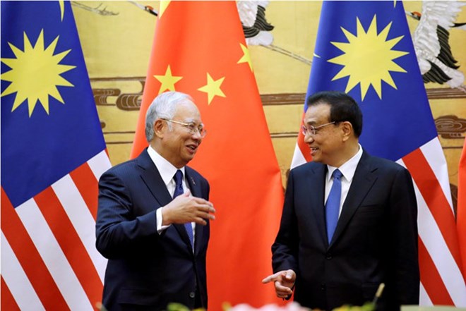 Chinese Premier Li Keqiang (R)and his Malaysian counterpart Najib Razak (Photo: Reuters)