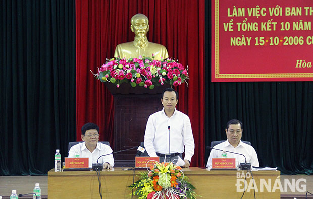 Bí thư Thành ủy, Chủ tịch HĐND thành phố Nguyễn Xuân Anh phát biểu kết luận tại buổi làm việc