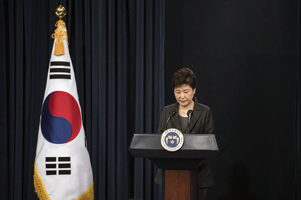 Tổng thống Park Geun-hye bày tỏ sự hối hận và chấp nhận chịu trách nhiệm hoàn toàn. 		              	                                Ảnh: AFP