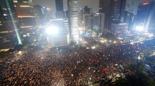 Người dân Hàn Quốc biểu tình đòi Tổng thống Park Geun-hye. (Nguồn: Reuters)