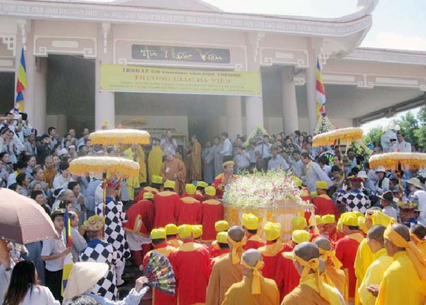 Hành lễ tại Trung tâm Hỏa táng An Phước Viên. (Ảnh do Trung tâm Hỏa táng An Phước Viên cung cấp)