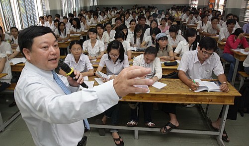 A lecture at the University of Economics Ho Chi Minh City