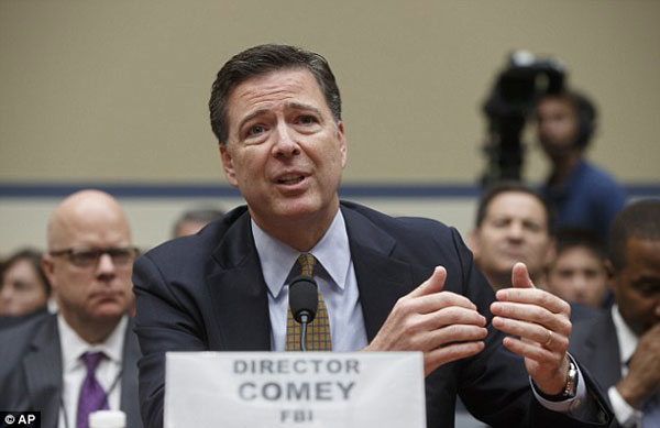 Giám đốc FBI James Comey đã tuyên bố bà Hillary Clinton 