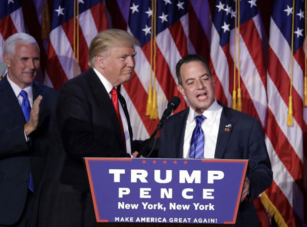 Ông Donald Trump bắt đầu lựa chọn các thành viên nội các. Trong đó, ông Reince Priebus (phải) được chọn làm Chánh văn phòng Nhà Trắng, một vị trí quan trọng có ảnh hưởng đến các chính sách đối nội và đối ngoại. 							Ảnh: AP 