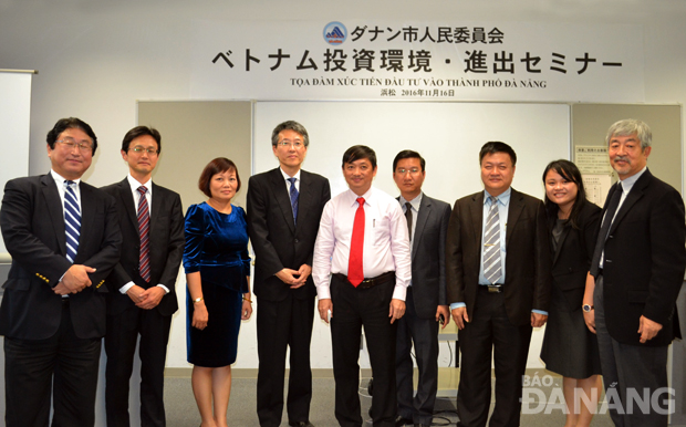 Vice Chairman Dung (centre) and Japanese representatives