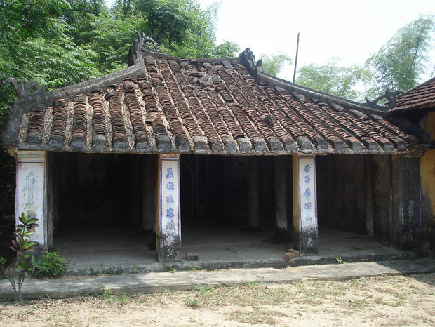 Miếu Trắng ở Chiên Đàn, huyện Phú Ninh, năm 2011 lúc chưa trùng tu. 