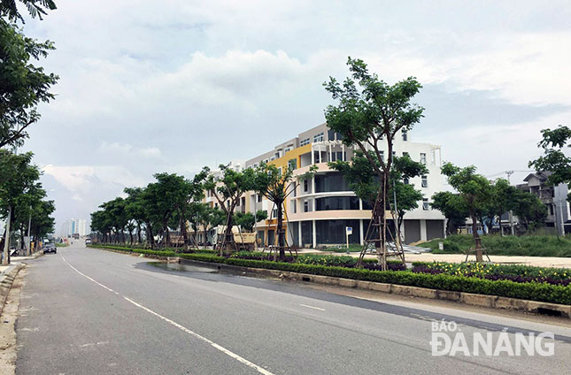 Nhiều dự án bất động sản ra đời nhưng khách hàng vay vốn mua nhà ít nhiều sẽ bị ảnh hưởng bởi Thông tư 06. Trong ảnh: Một góc Khu đô thị Nam Hòa Xuân.