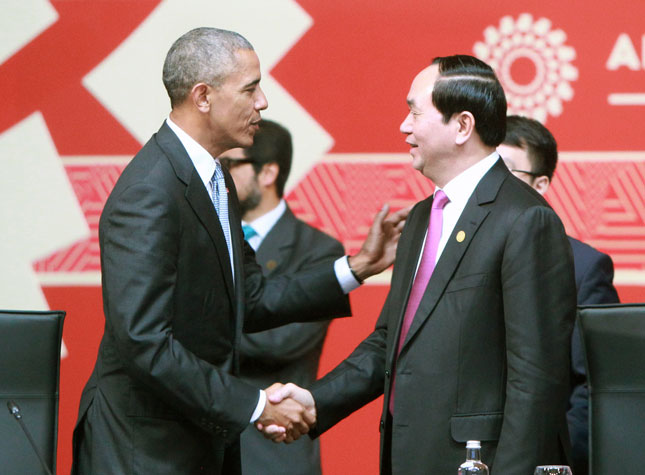 Chủ tịch nước Trần Đại Quang và Tổng thống Mỹ Barack Obama tại Hội nghị cấp cao APEC ngày 20-11.                                                    			    Ảnh: TTXVN