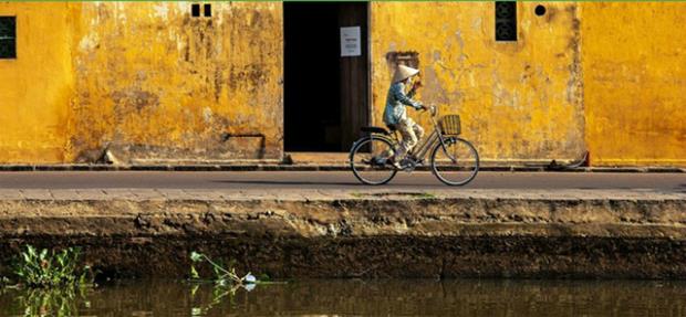 In a rapidly growing Vietnam, there are a few places like Hoi An where time seems to stand still with all its unique and charming features intact. 